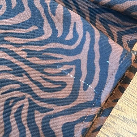 Lovers and Friends Fai Mini Dress in Jules Tiger print - Picture 4 of 4